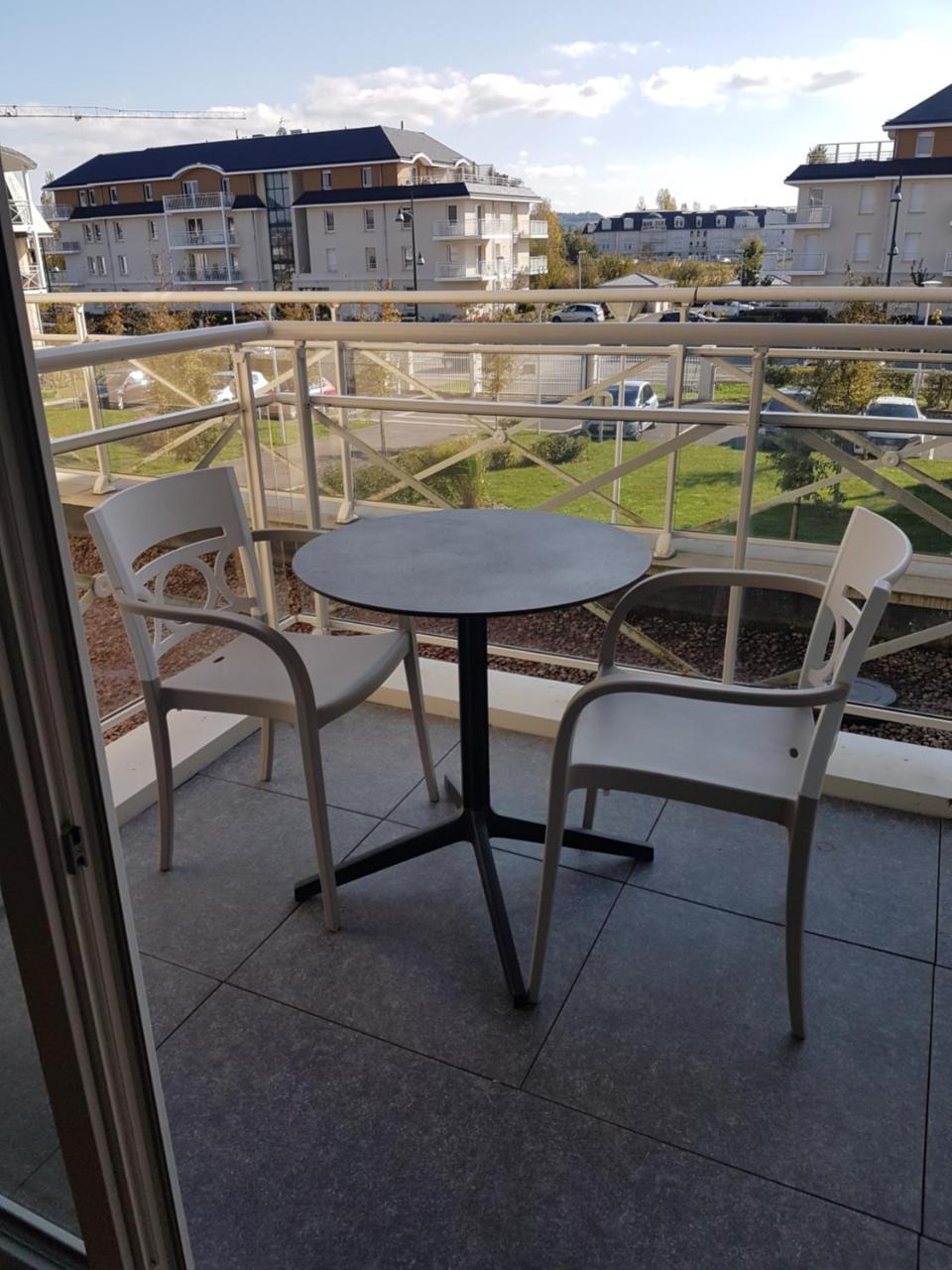 Domitys Le Carrousel Aparthotel Cabourg Eksteriør bilde